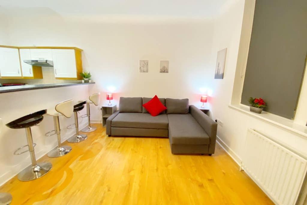Cozy Nights - Ibrox Street Apartment Glasgow Exterior photo